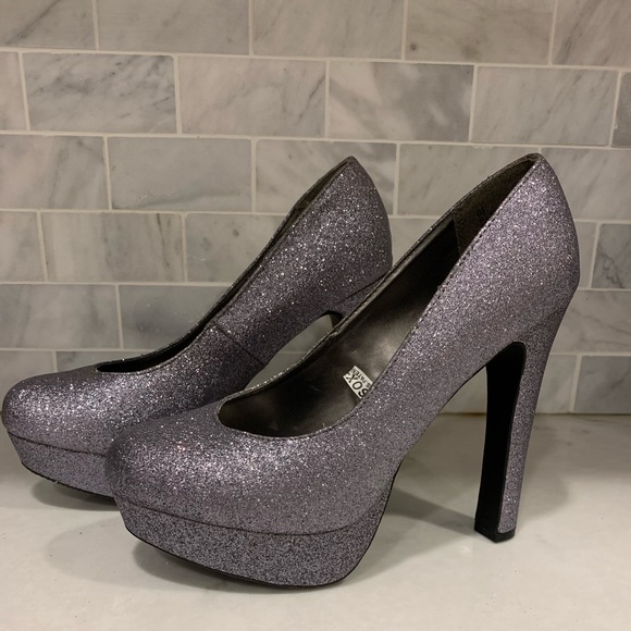 Sparkly heels - Picture 1 of 3